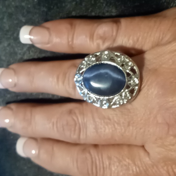 Statement rings expandable silver tone beautiful crystal like gems. Nwt - Picture 5 of 7